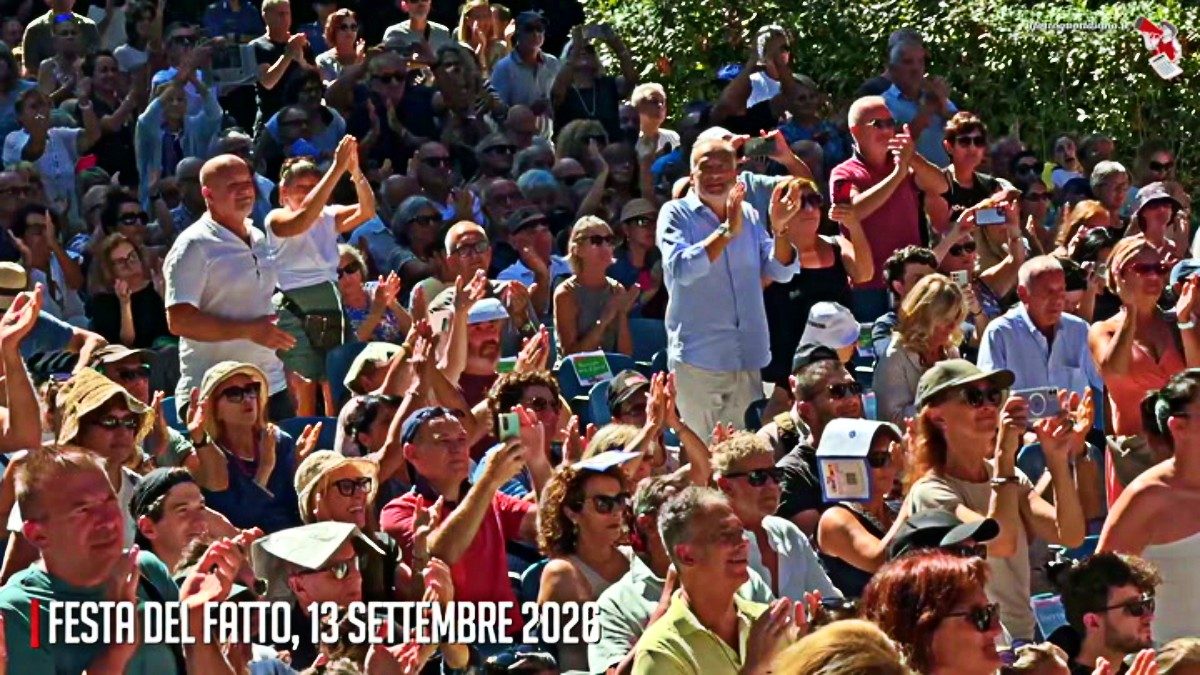Festa del Fatto, Gomez cita Renzi e il pubblico rumoreggia. Conte: “Unitari non significa dare centralità a chi ha il 2…