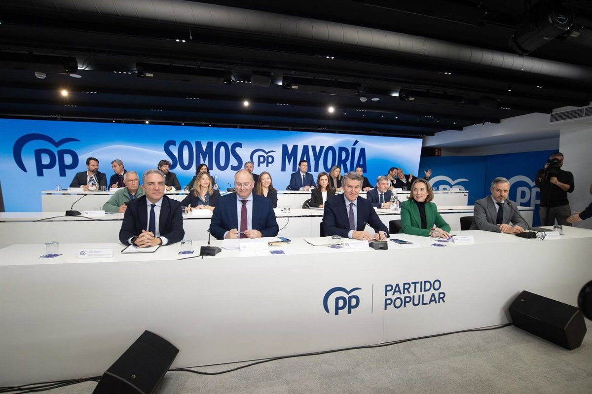 Feijóo da por amortizado el "miedo a la ultraderecha" que agita Sánchez y prepara al PP para la "batalla definitiva"