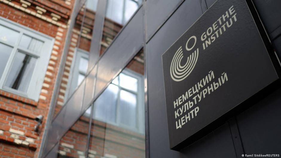 Germany’s Goethe-Institut is closing in Russia. Russians tell DW how canceled exams are upending their plans