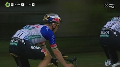 LIVE. Interessant groepje met Maxim Van Gils glipt weg, Remco Evenepoel attent in uitgedund peloton