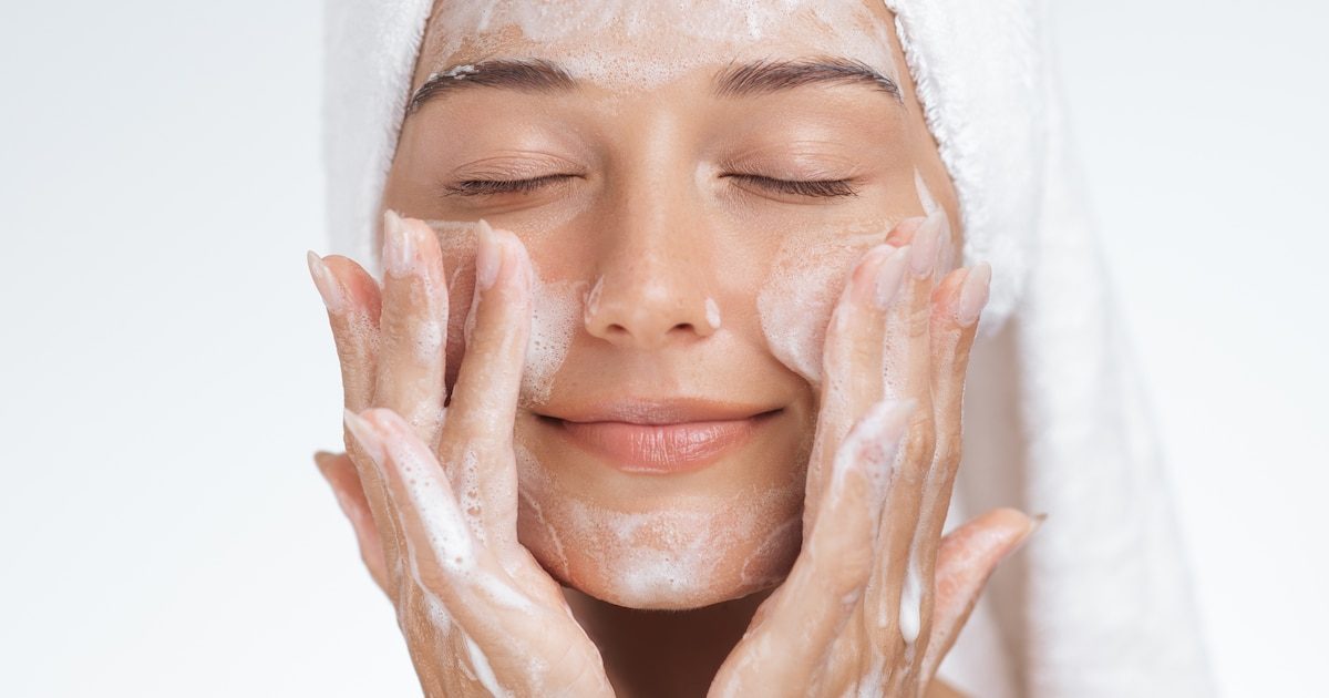 Visage, cheveux, peau: on démystifie 40 idées reçues sur la beauté