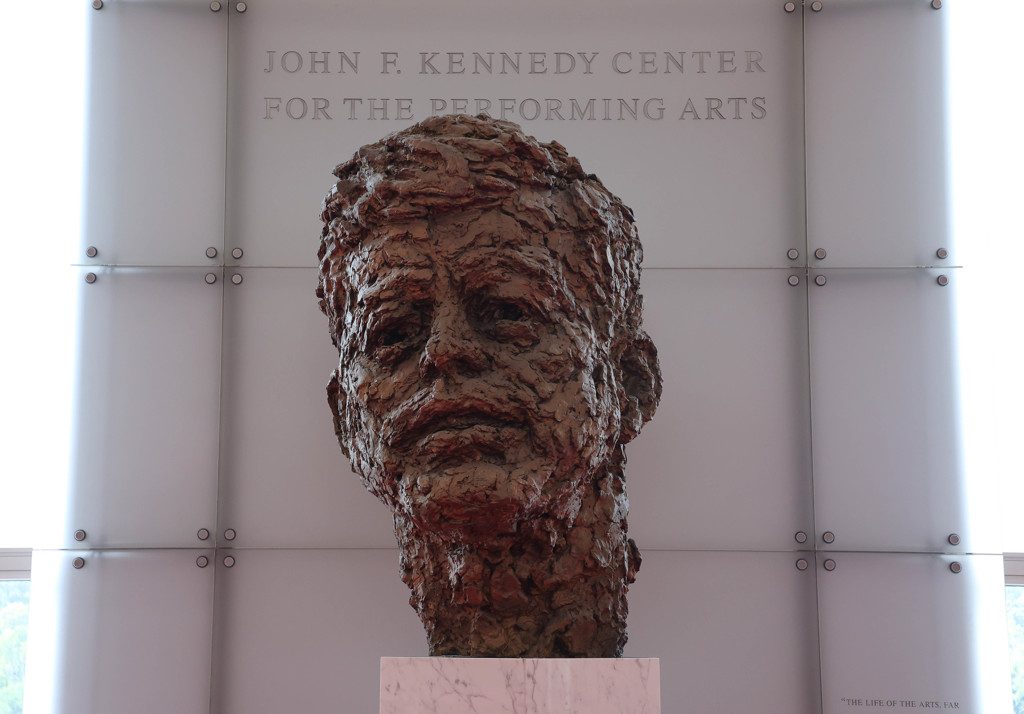 Kennedy Center, dat naam van Trump moest krijgen, 'op rand van faillissement'