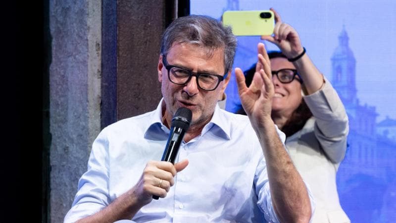 Giorgetti punta a una manovra per i giovani. Salvini boccia i bonus con l’Isee
