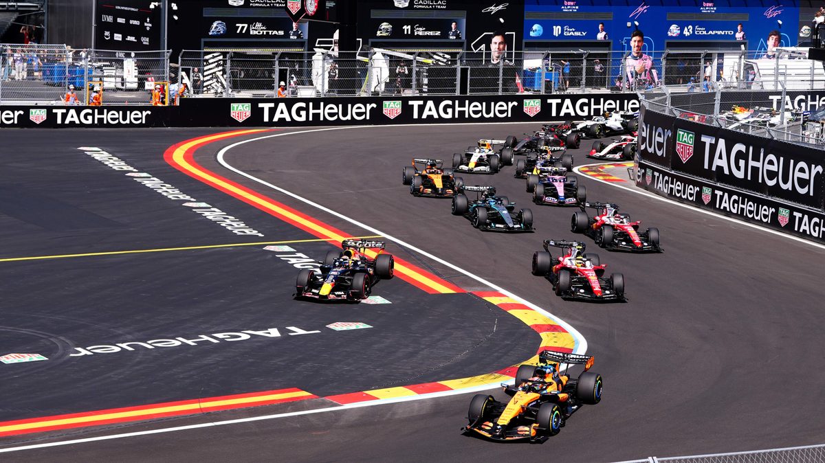 Kimi Antonelli wint gevreesde optocht in Madrid, Max Verstappen opnieuw naar podium na verhitte beginfase