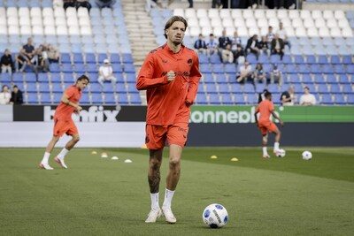 Feyenoord raakt al na twee minuten de paal in Zwolle, Arne Slot op tribune voor duel tussen oude clubs