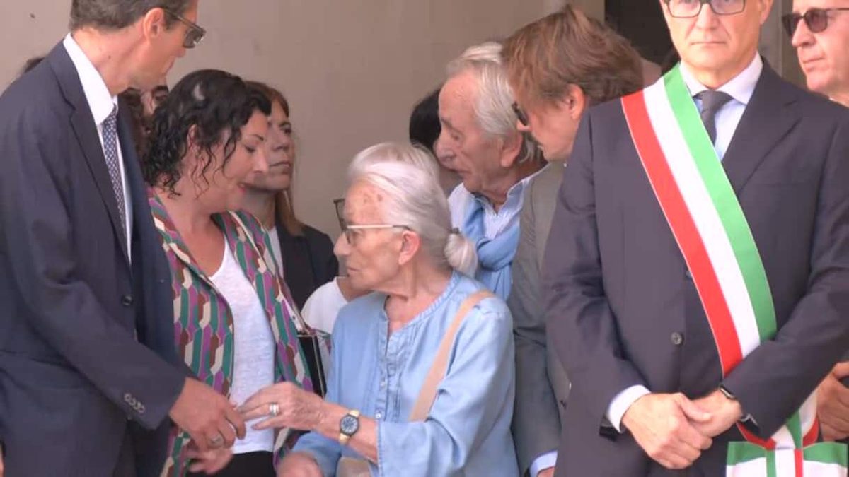 Morte Emma Bonino, commozione in Campidoglio alla camera d'ardente