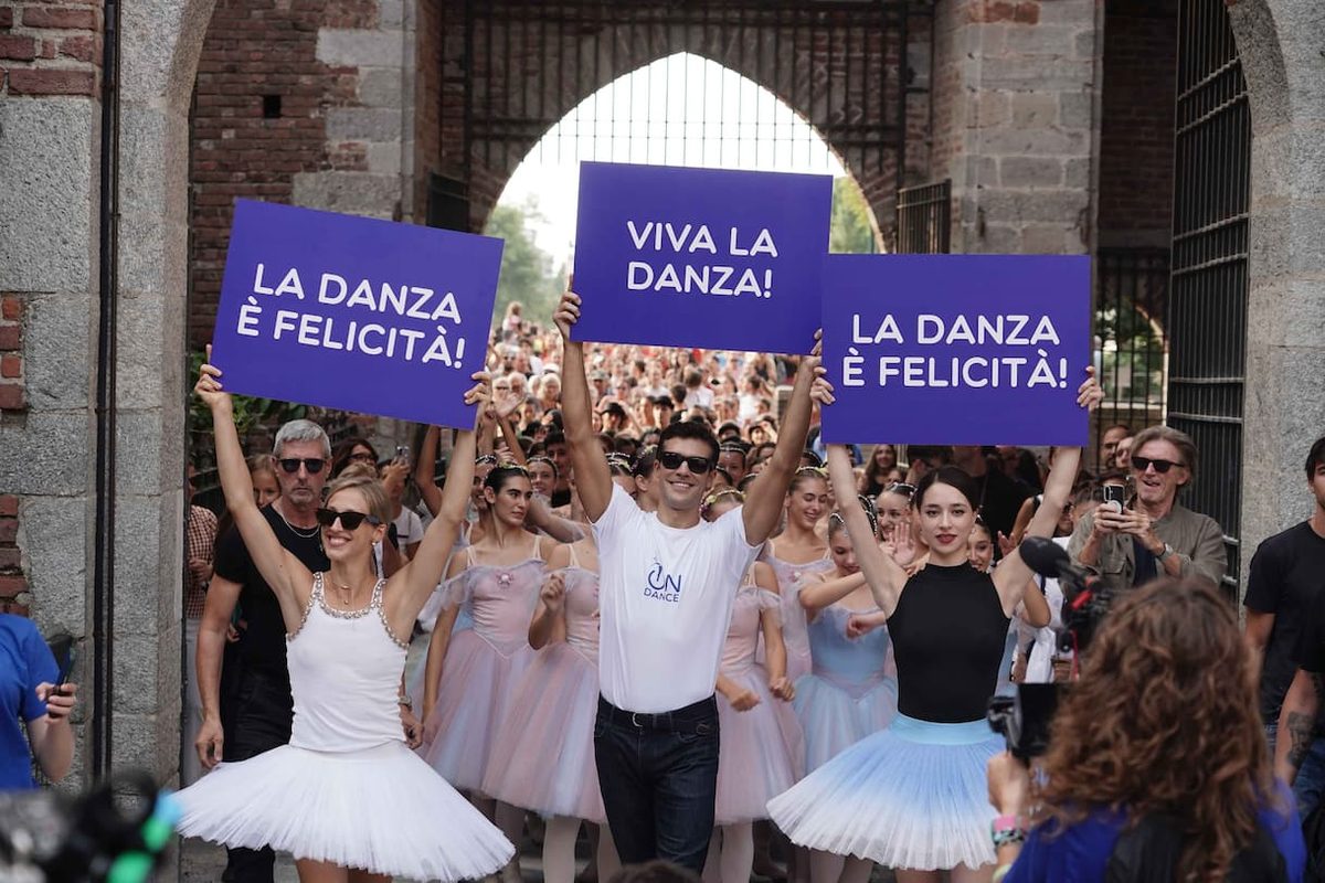 Roberto Bolle marcia con duemila ballerini di trenta stili diversi: "La danza unisce"