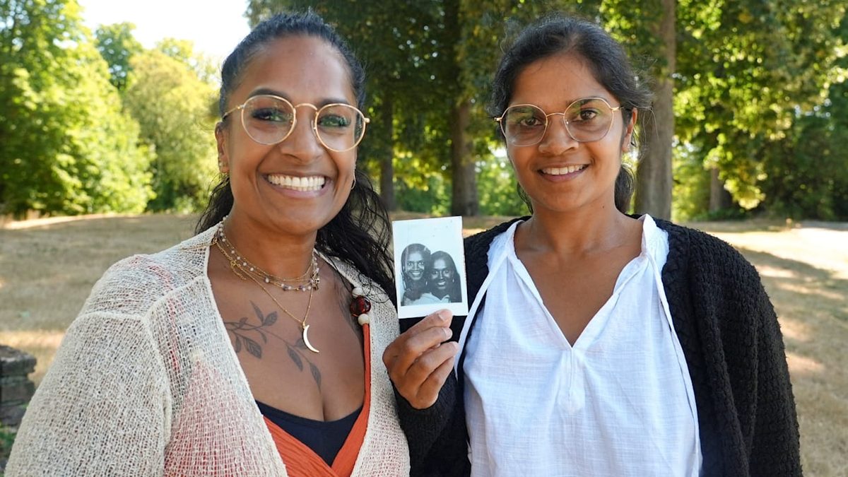 DNA-Test brachte es ans Licht - Jahrelang Freunde, plötzlich Schwestern