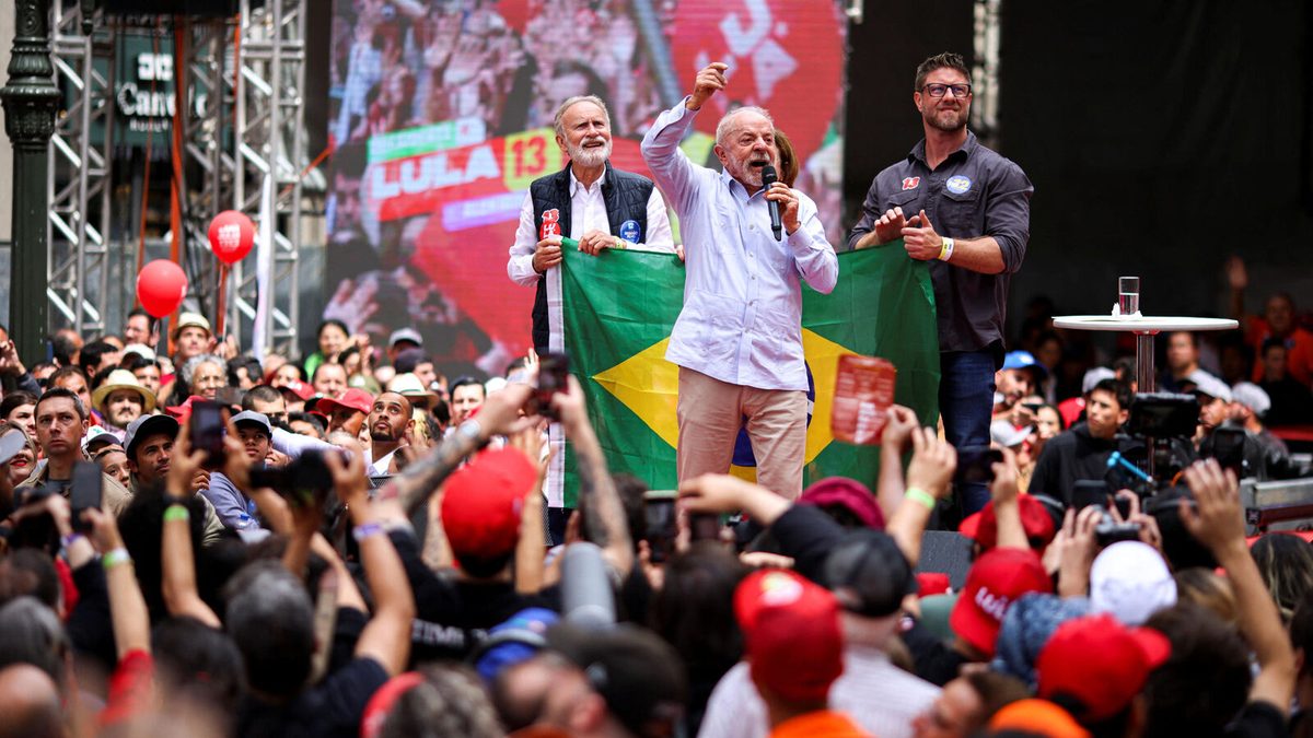 Après Bolsonaro, Lula rassemble lui aussi ses partisans dans les rues du Brésil, à trois semaines de l’élection préside…