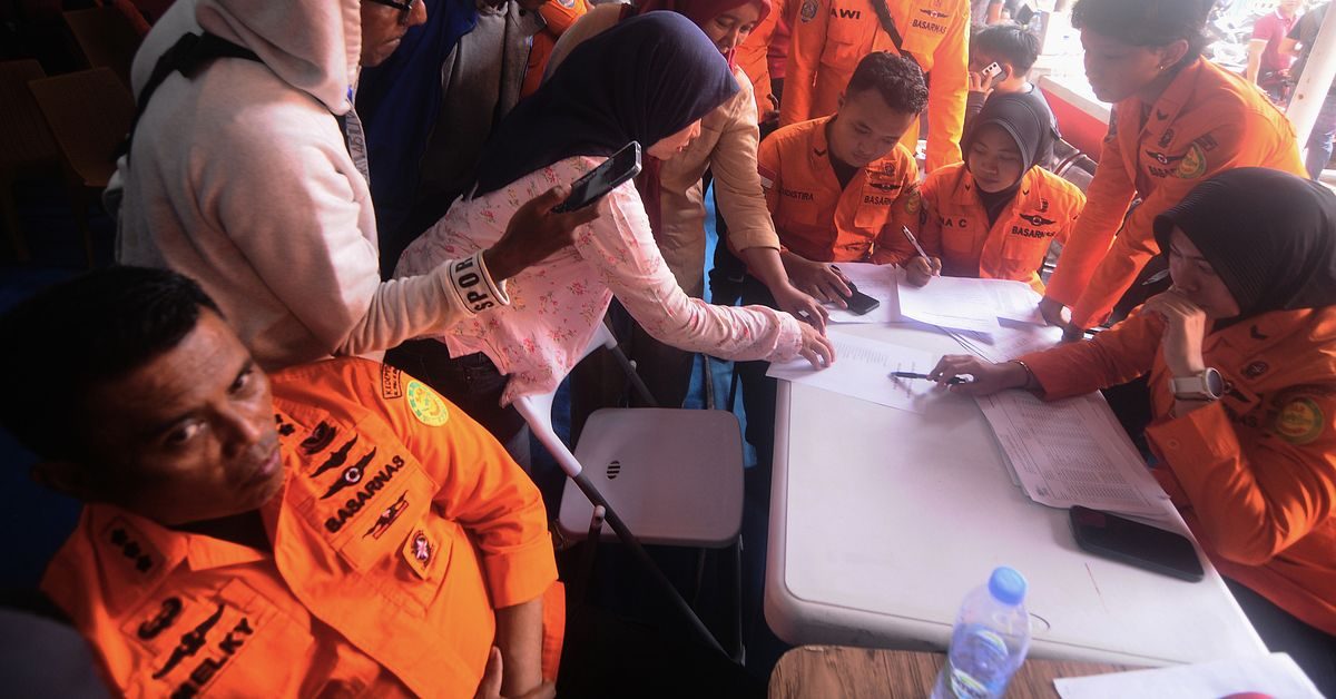 Flera döda efter att fartyg i Indonesien välte