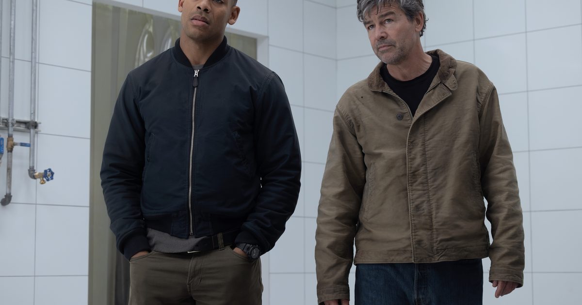 Lanterns star Kyle Chandler on episode 5's shock death: 'I couldn't care less'