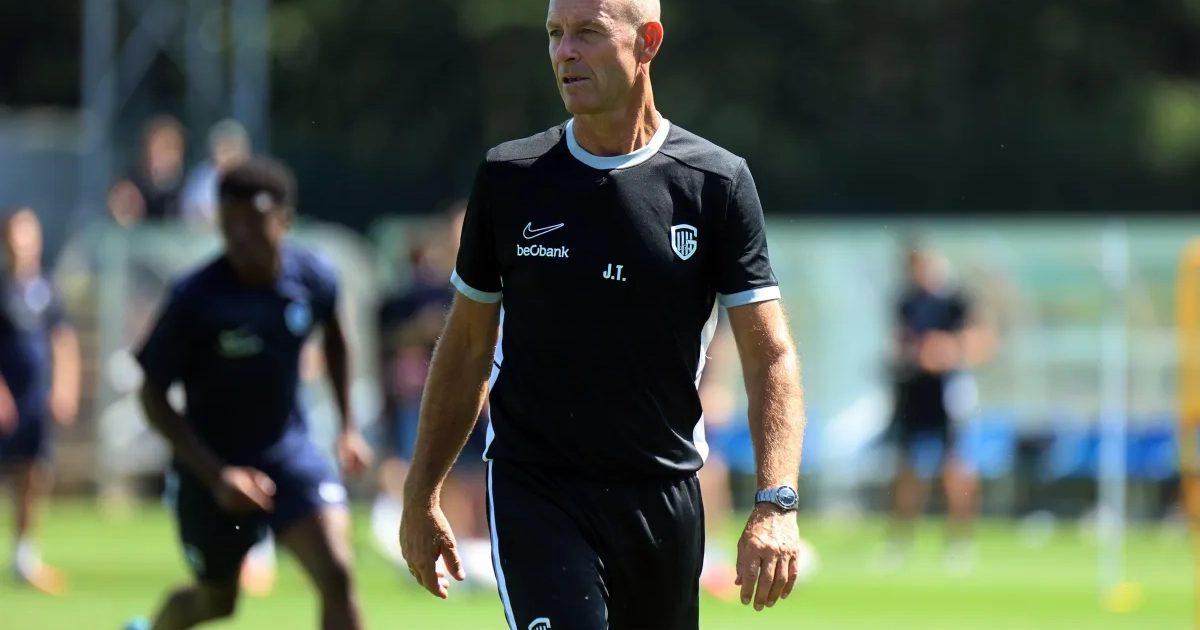 Genk-coach Thorup geeft spelers stevige boodschap na 1-1 tegen KAA Gent