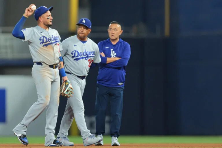 Miguel Rojas Optimistic For Rest of Season Despite Shoulder Injury