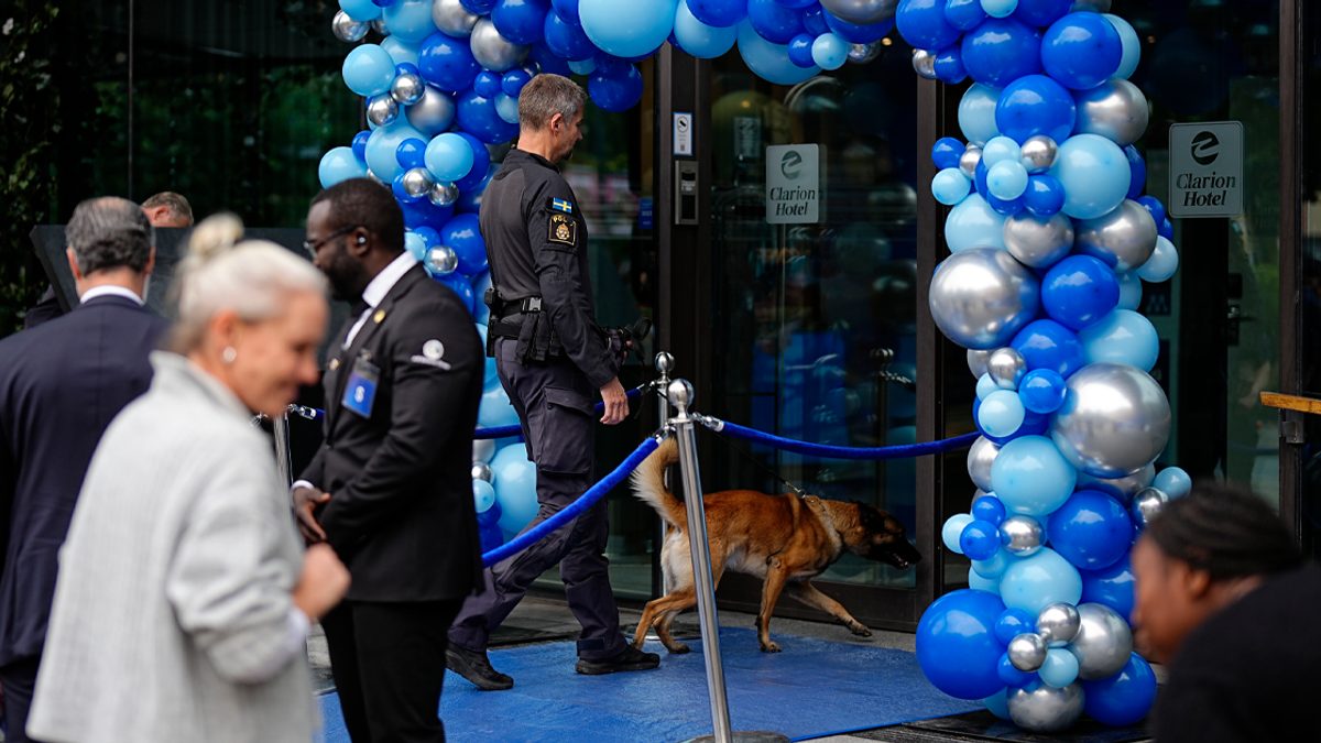 Bombskyddet på plats inför Moderaternas valvaka
