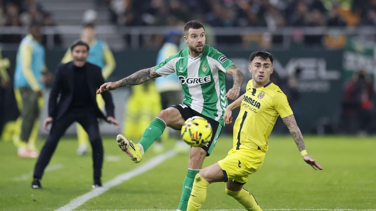 El Betis visita al Villarreal con Parrott en racha y Ceballos a la espera de su debut