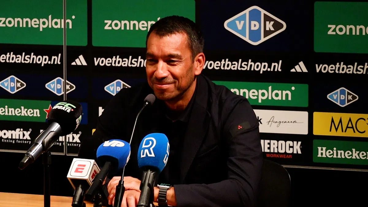 Slot ging dag voor de wedstrijd langs bij Van Bronckhorst: 'Hij mag vaker komen'