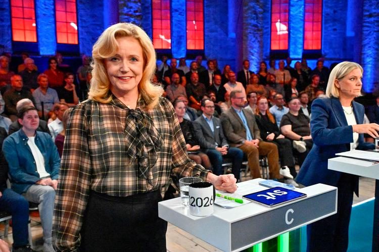Hun sidder lige nu med nøglerne i svensk politik
