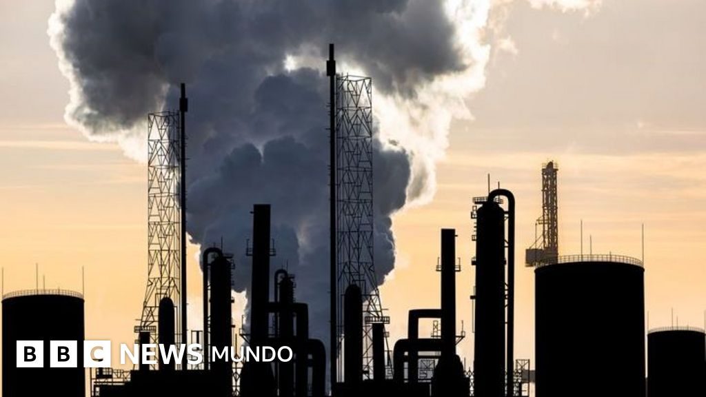 "Nos preguntamos cómo reducir nuestra huella de carbono en casa, cuando las petroleras producen un impacto inconmensura…
