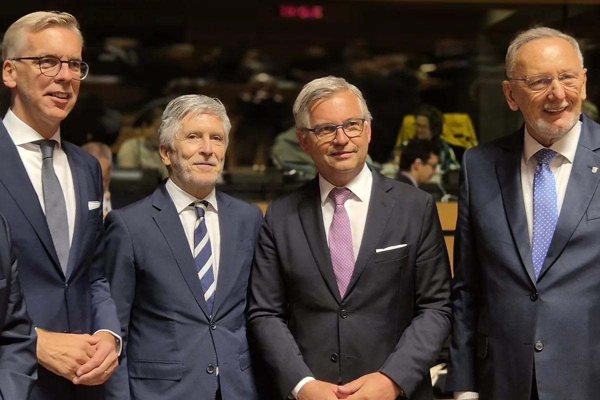 Bruselas avisó en mayo de que España no tiene un plan efectivo ante llegadas masivas de inmigrantes y sufre "carencias…