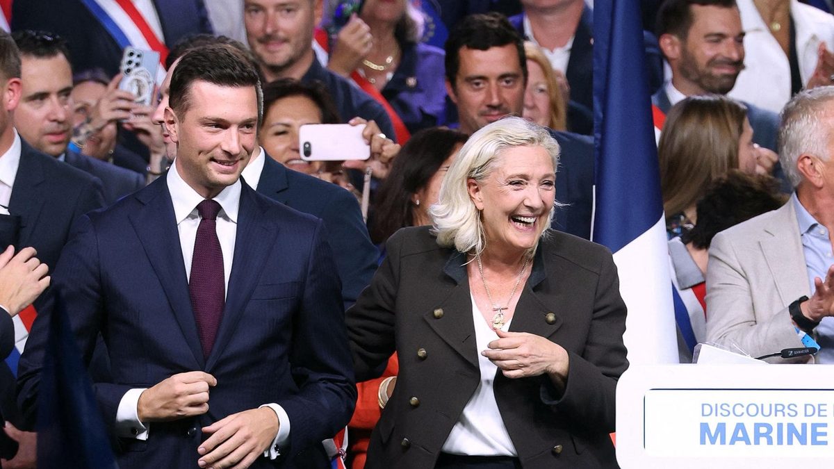 Francia, primo comizio di Le Pen la destra francese ritrova la sua “padrona”