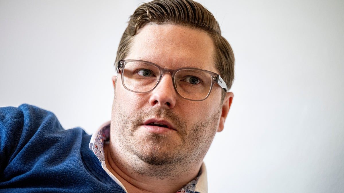SD-topp pekar ut intern turbulens bakom tappet