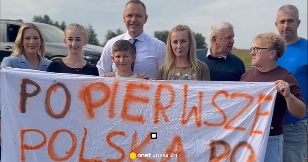 Karol Nawrocki zobaczył ludzi z transparentem. Nie wahał się ani chwili [WIDEO]