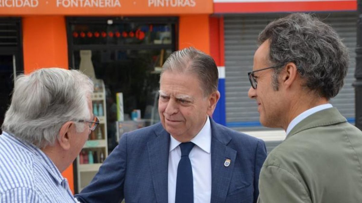 El alcalde del PP en Oviedo resta importancia a la agresión fascista durante las fiestas: “No creo que sean tan mala ge…