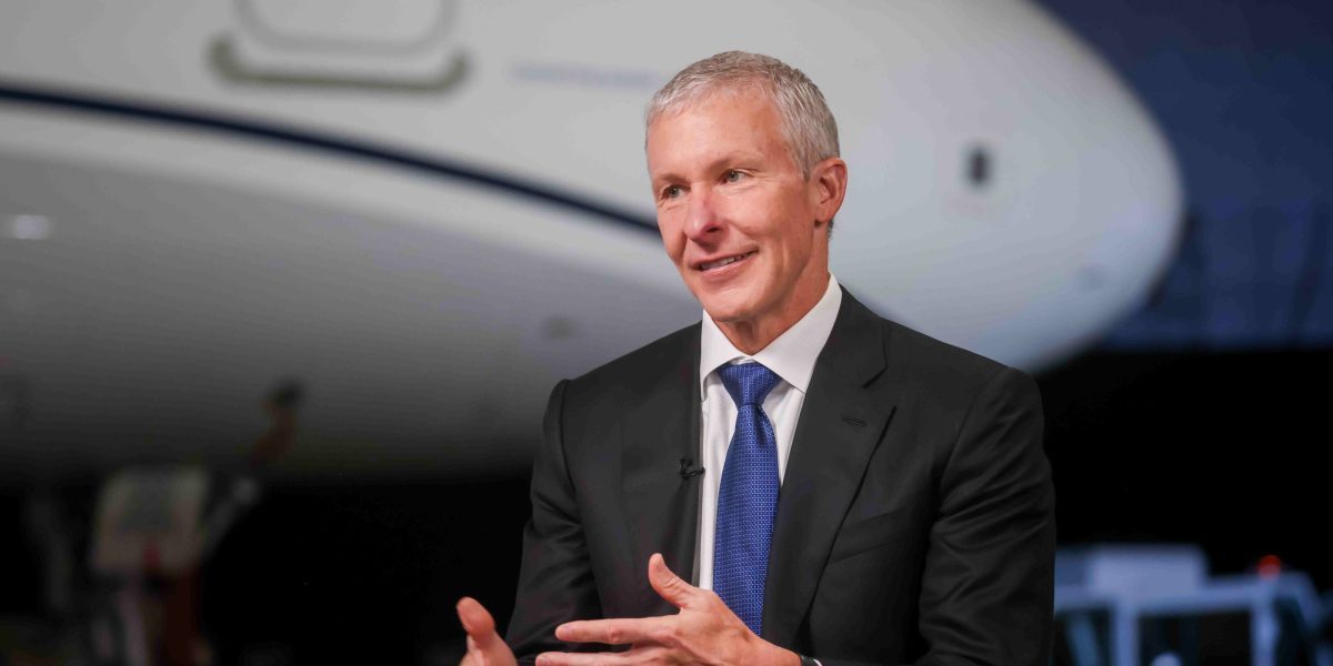 United CEO caps meetings to 4 hours a day and has a strict rule for PowerPoint presentations: ‘You’re not going to read…