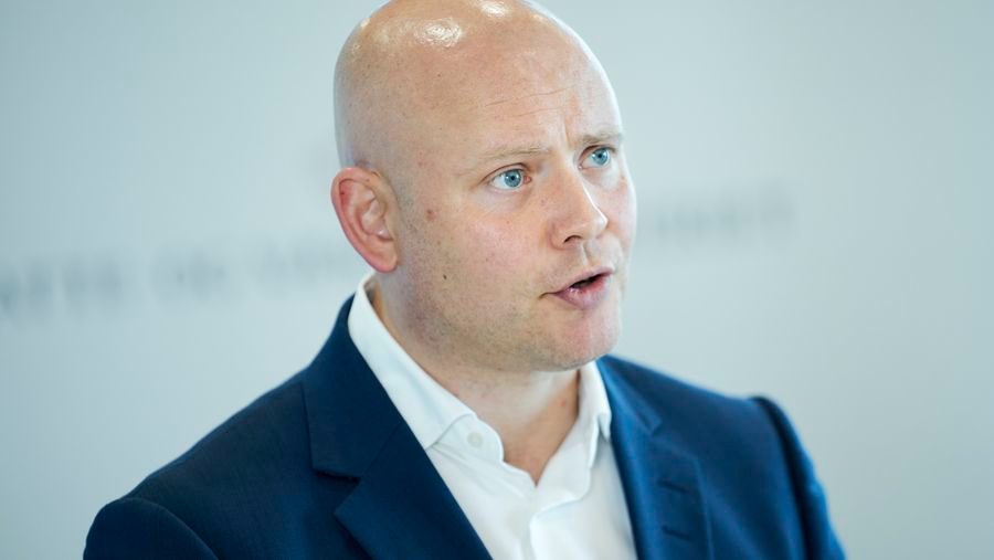Minister: Hæv loftet til 500.000 kr.