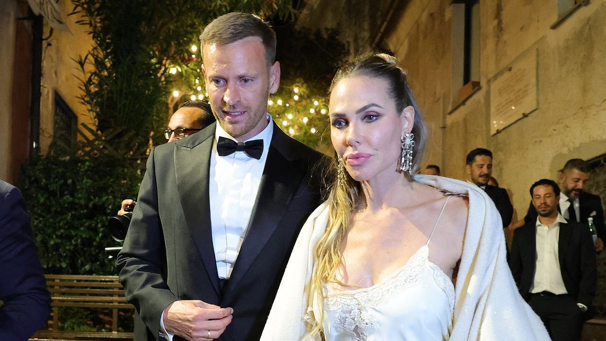 Ilary Blasi si è sposata: tutto quel che sappiamo del suo abito