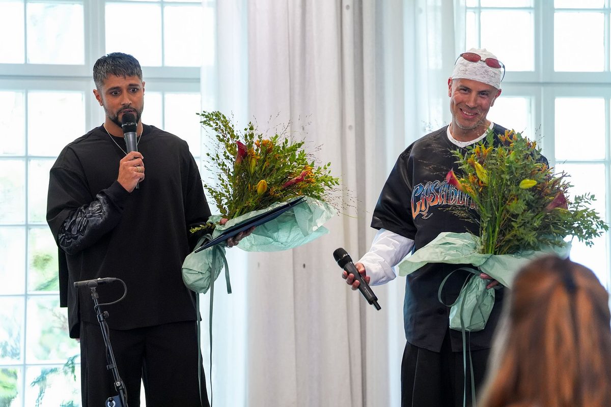 Karpe mottok omstridt pris – gir bort pengene