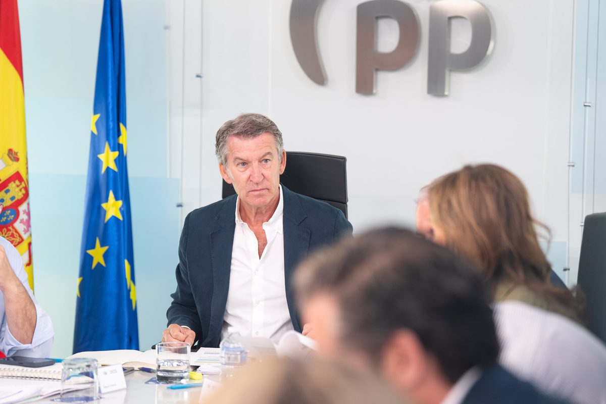 Feijóo viajará a Ceuta acompañado de los líderes del PP en Bruselas para “europeizar” la crisis