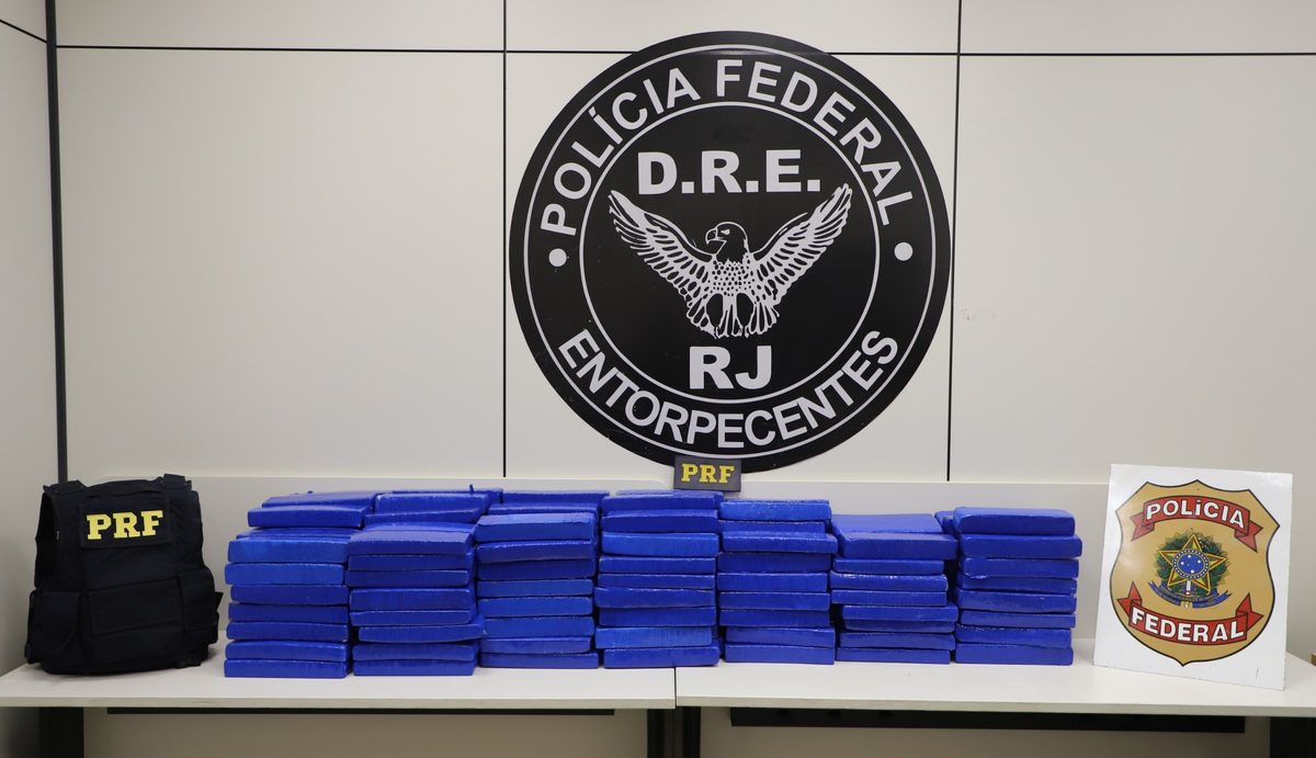 Três homens são presos com cerca de 200 kg de maconha na Via Dutra, em Resende