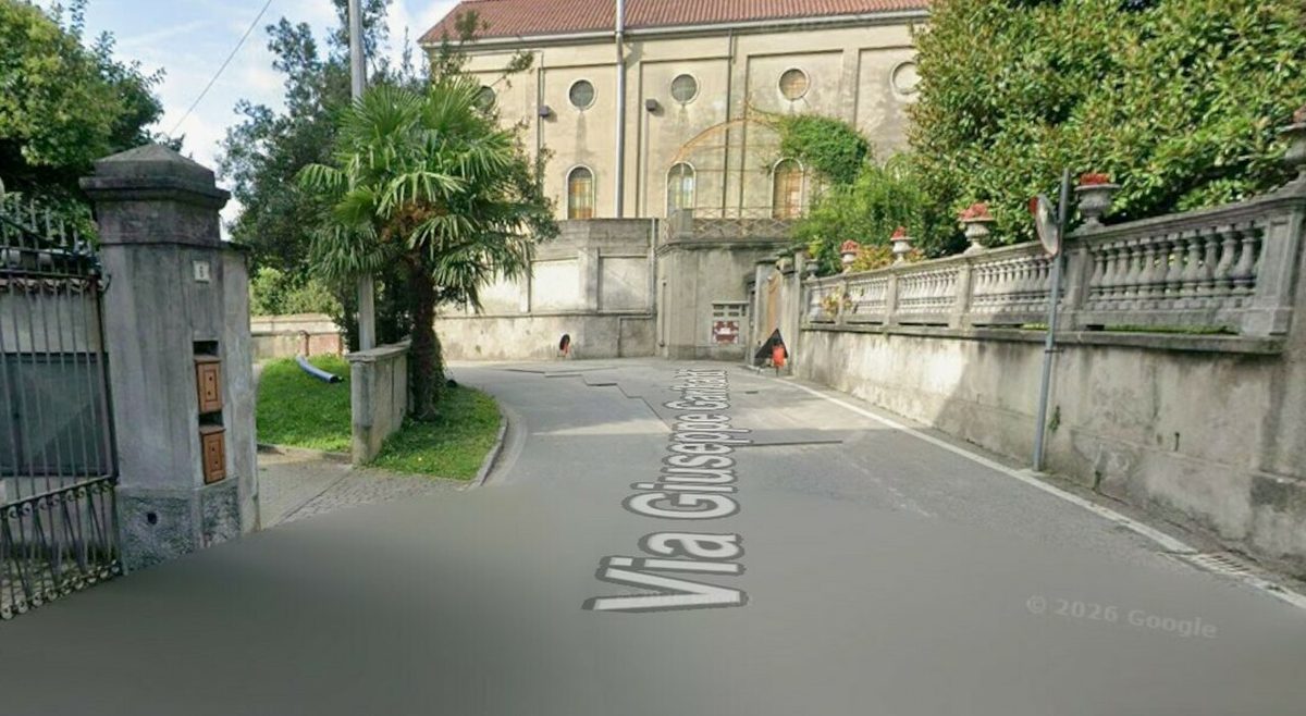 Lecco, investito da un autobus il primo giorno di scuola: 18enne gravissimo