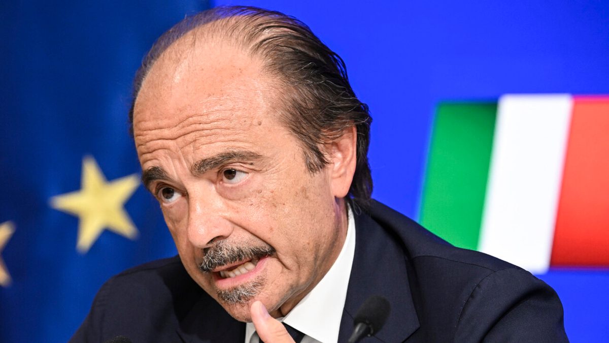Butti sull'IA: 'L'Italia ambiziosa sull'innovazione, ma rigorosa sulla tutela delle persone'
