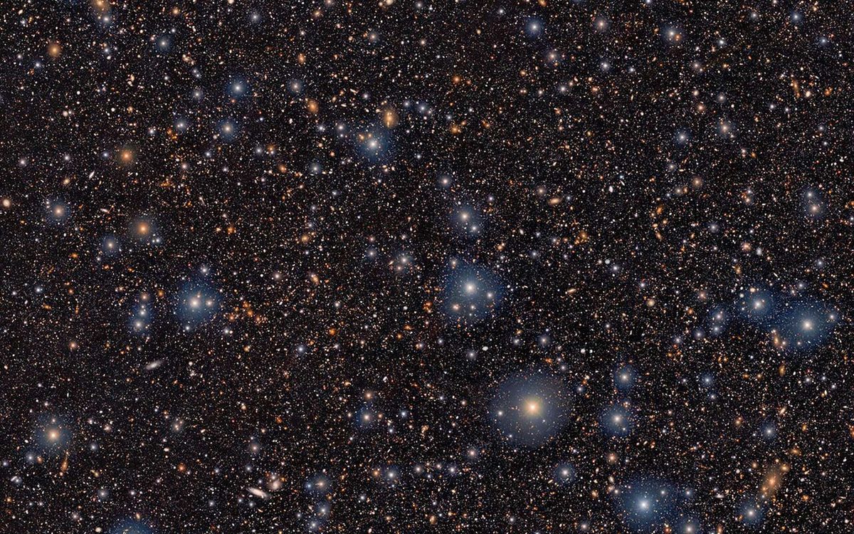 Les astronomes observent un géant cosmique en pleine construction, 5 000 fois plus massif que la Voie lactée !