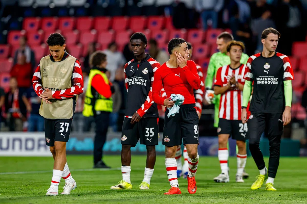 Dest baalt van remise PSV en zet vraagtekens bij tackle: 'Weet niet of dit mag'