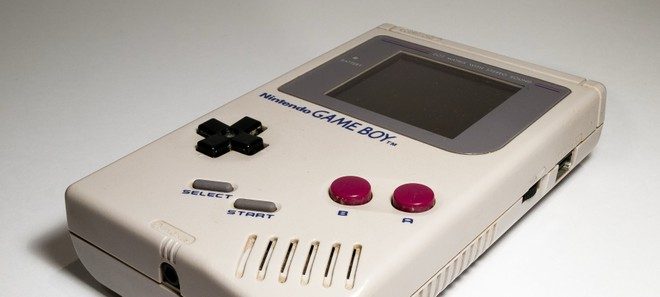 Un vecchio Game Boy pilota un drone grazie ad Arduino e alla porta Link
