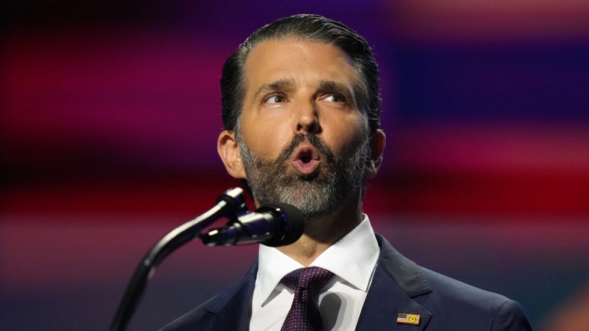 “Il matrimonio di Trump Jr pagato da un oligarca russo vicino a Putin”. Il figlio del tycoon: “È un amico personale”