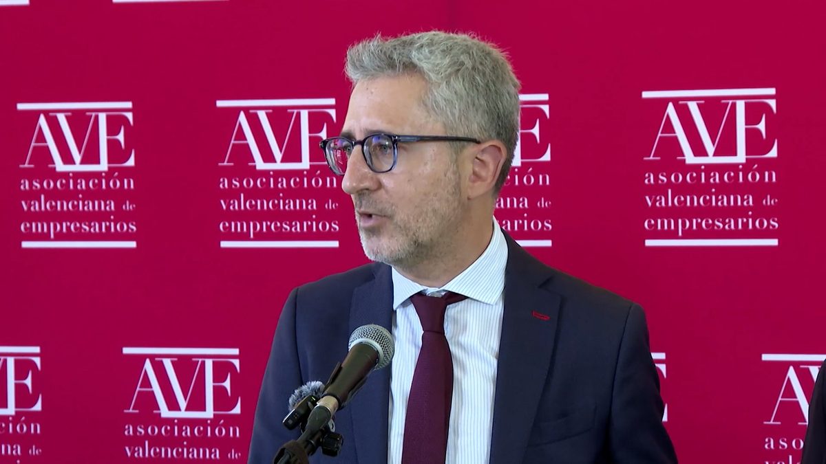 Moncloa y Ferraz estallan contra algunos jueces por la suspensión de la 'ley de nietos': "jueces salvapatrias"; "lobos…