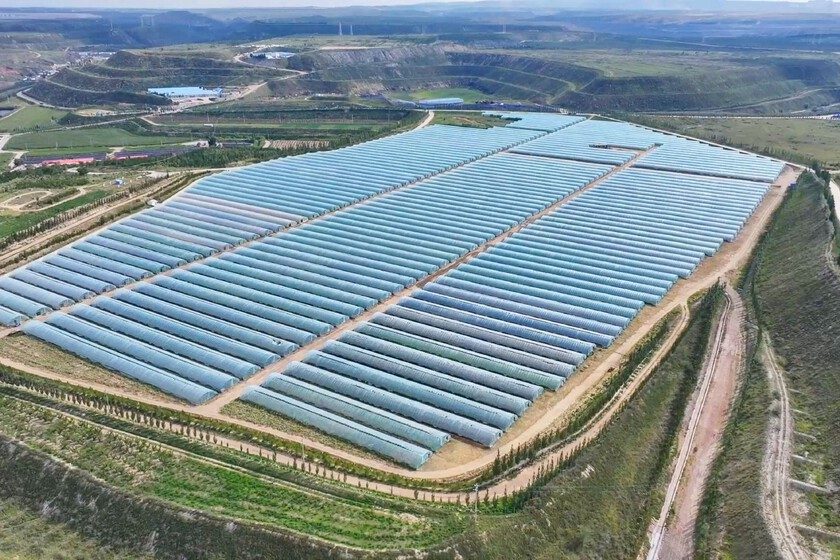 China tiene un problema con las tierras arrasadas por las minas de carbón. Ahora está llenándolas de cultivos e inverna…