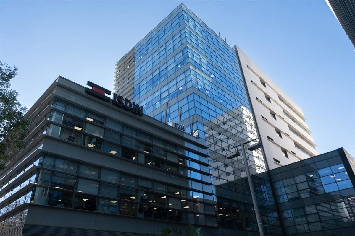 Puig compra a Esteve su 50% de Isdin por 1.200 millones y se hace con el 100% de la empresa