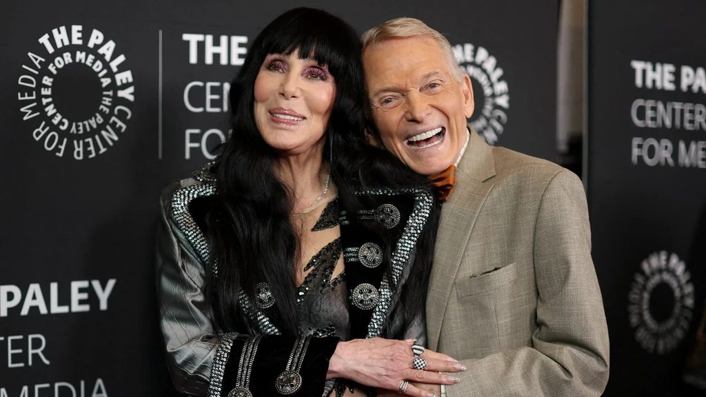 Modeontwerper en 'glitterguru' Bob Mackie (87) overleden, kleedde Cher en Dolly Parton
