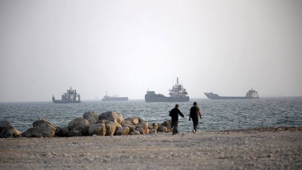 Iran: olietanker in Straat van Hormuz vaart op mijn, VS: tanker werd aangevallen
