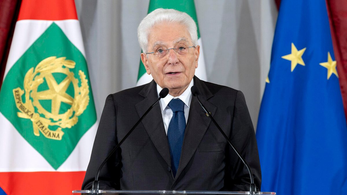 Mattarella e le nuove tecnologie: 'Rischi per l'uomo'