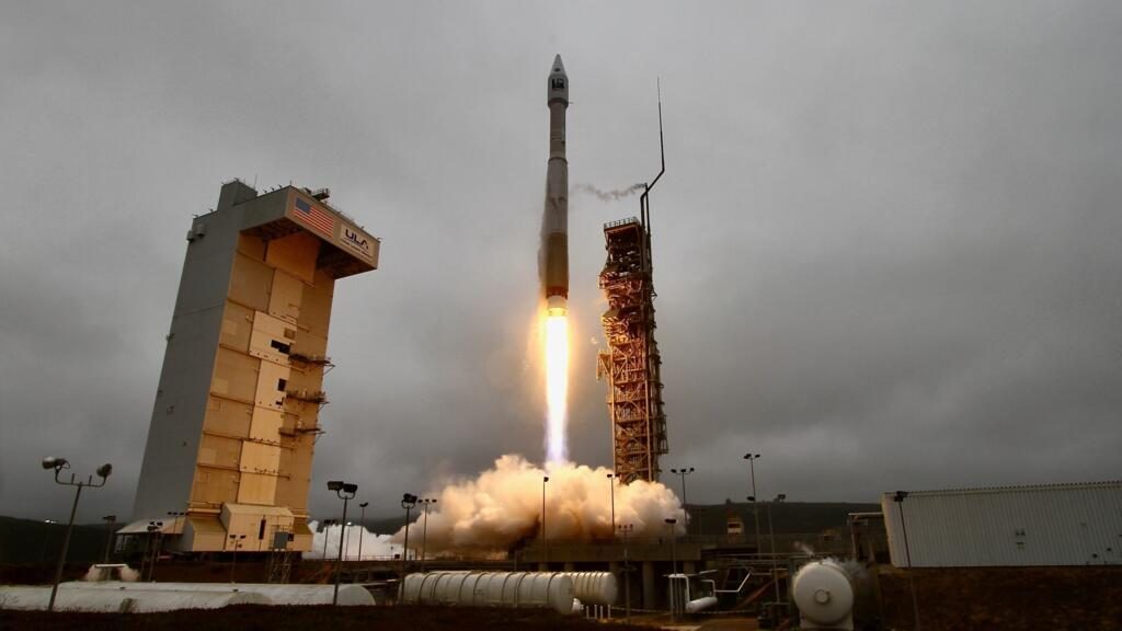 Espace: satellites et débris s’accumulent autour de la Terre, l’ESA alerte sur les risques de collision