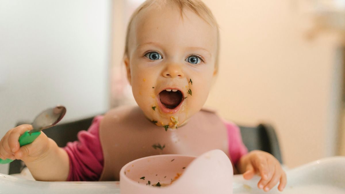 Ernährung: Ab wann Babys selbst essen sollten – Fakten zu Baby-led Weaning