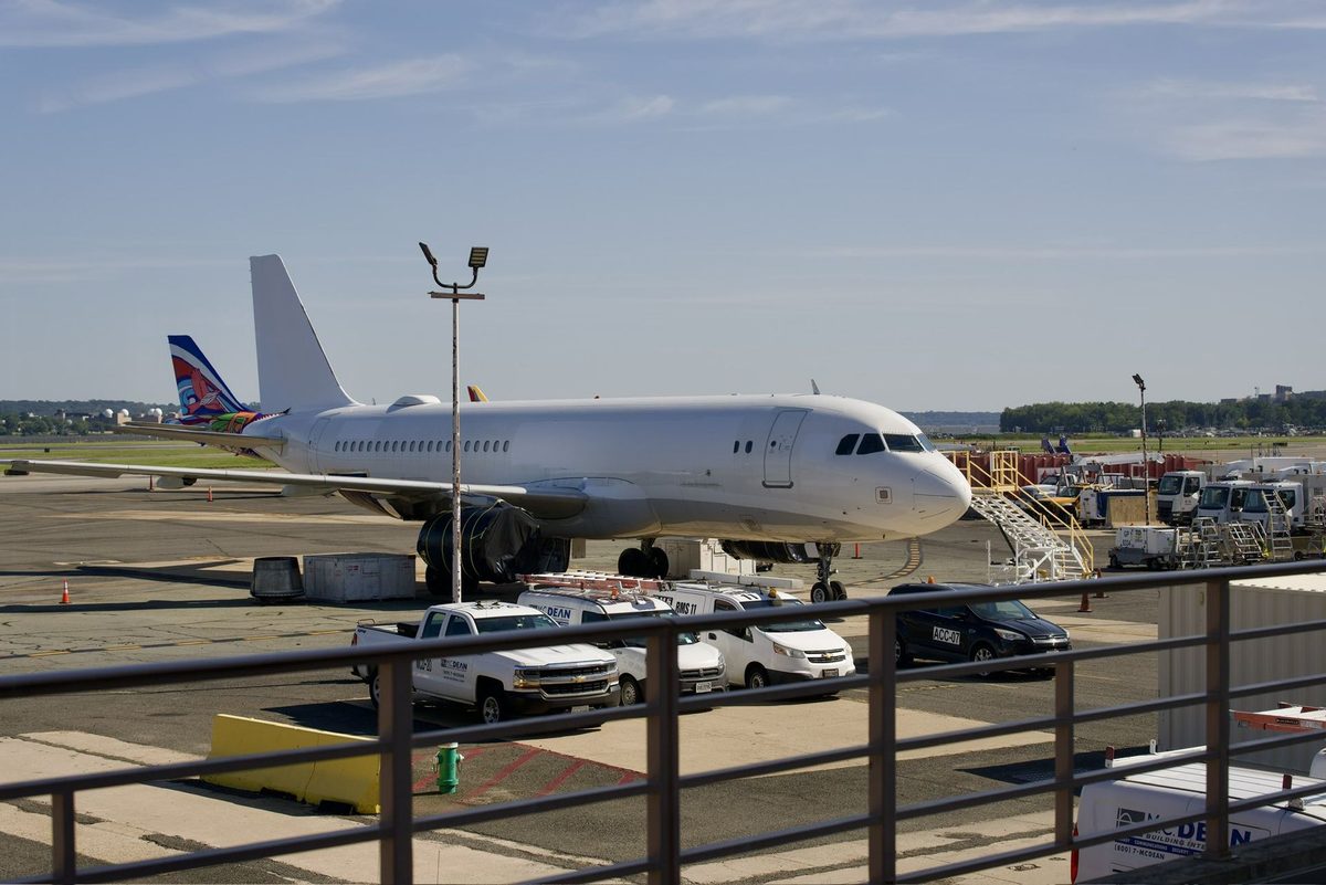 United Airlines wycofuje A320 po uderzeniu wozu cateringowego
