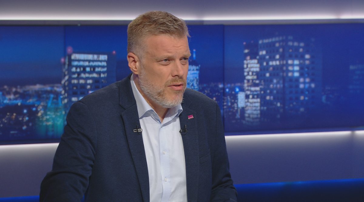 "Z tego zdania niewiele wynika". Zandberg gorzko o wystąpieniu Tuska