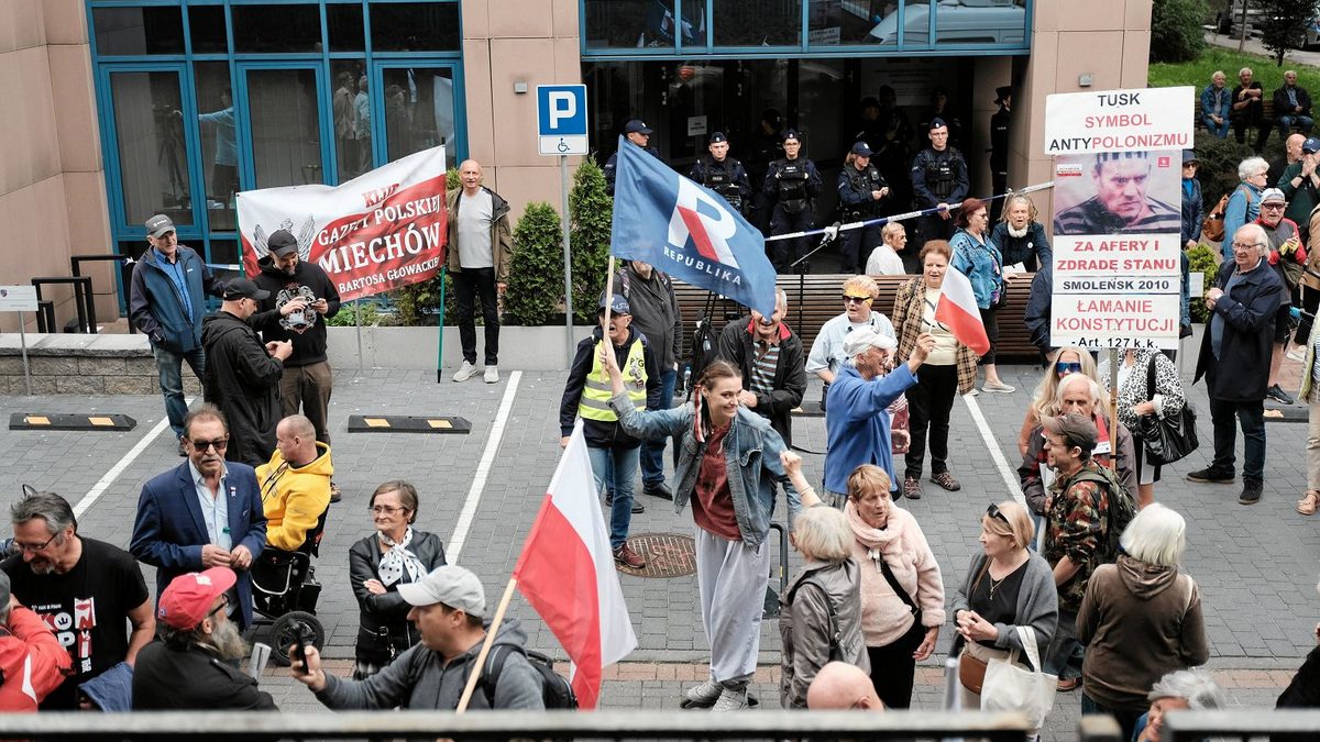 Zamieszanie w AWS. Matecki skakał przez płot, Kurowska blokuje dostęp do gabinetu rektora